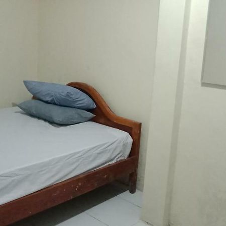 בניוואנגי Gandrung City Hostel מראה חיצוני תמונה