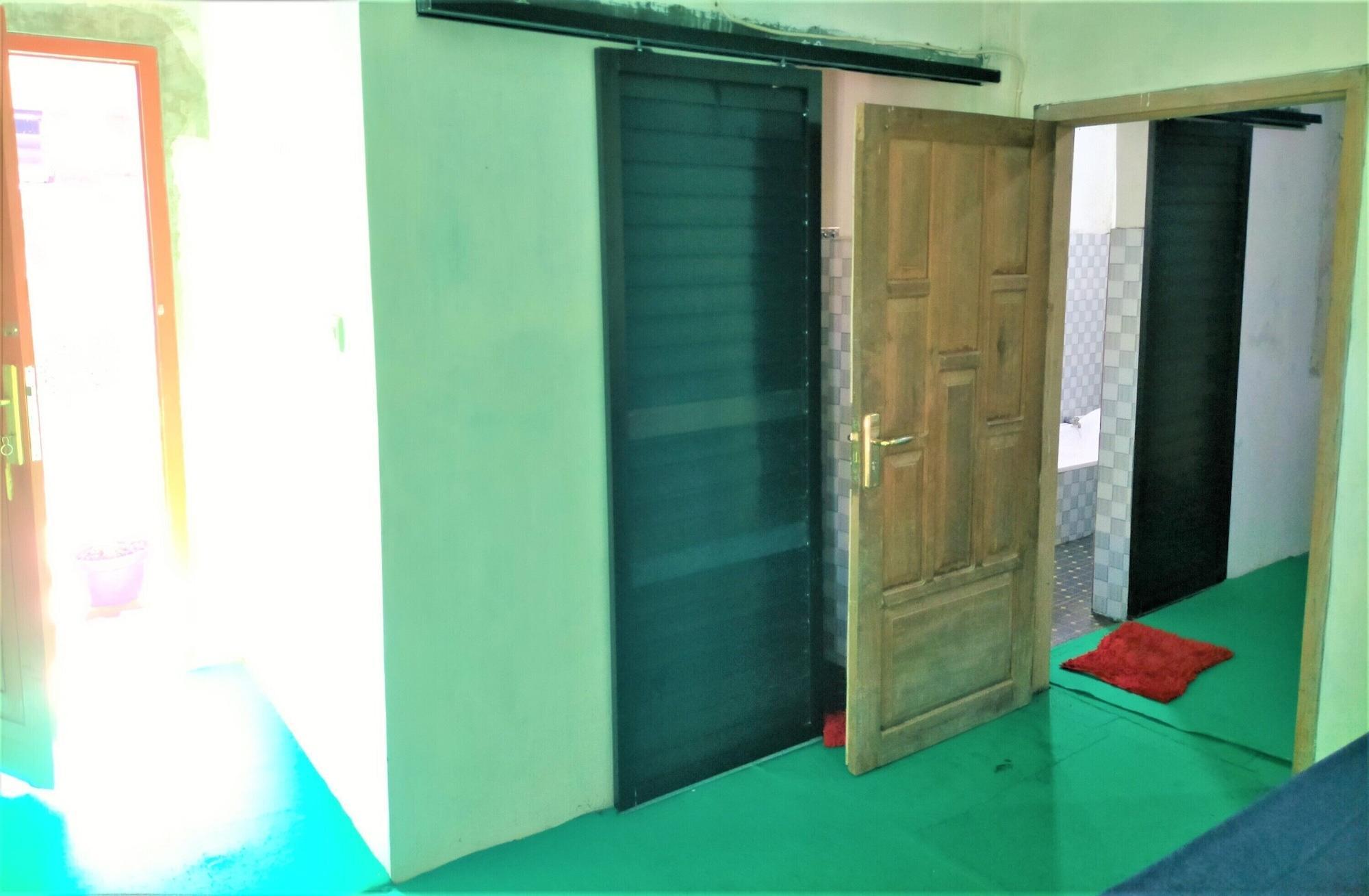 בניוואנגי Gandrung City Hostel מראה חיצוני תמונה
