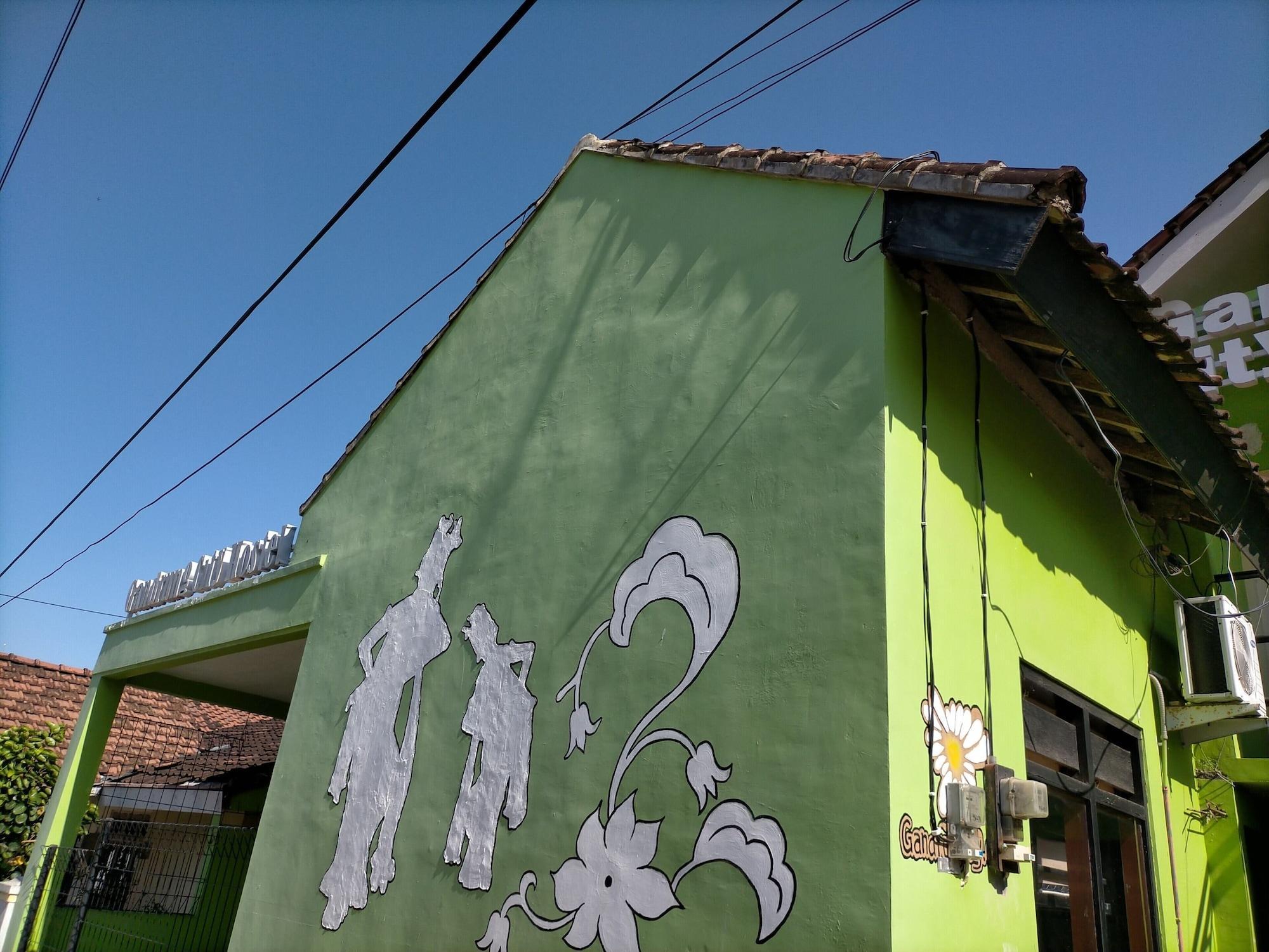 בניוואנגי Gandrung City Hostel מראה חיצוני תמונה