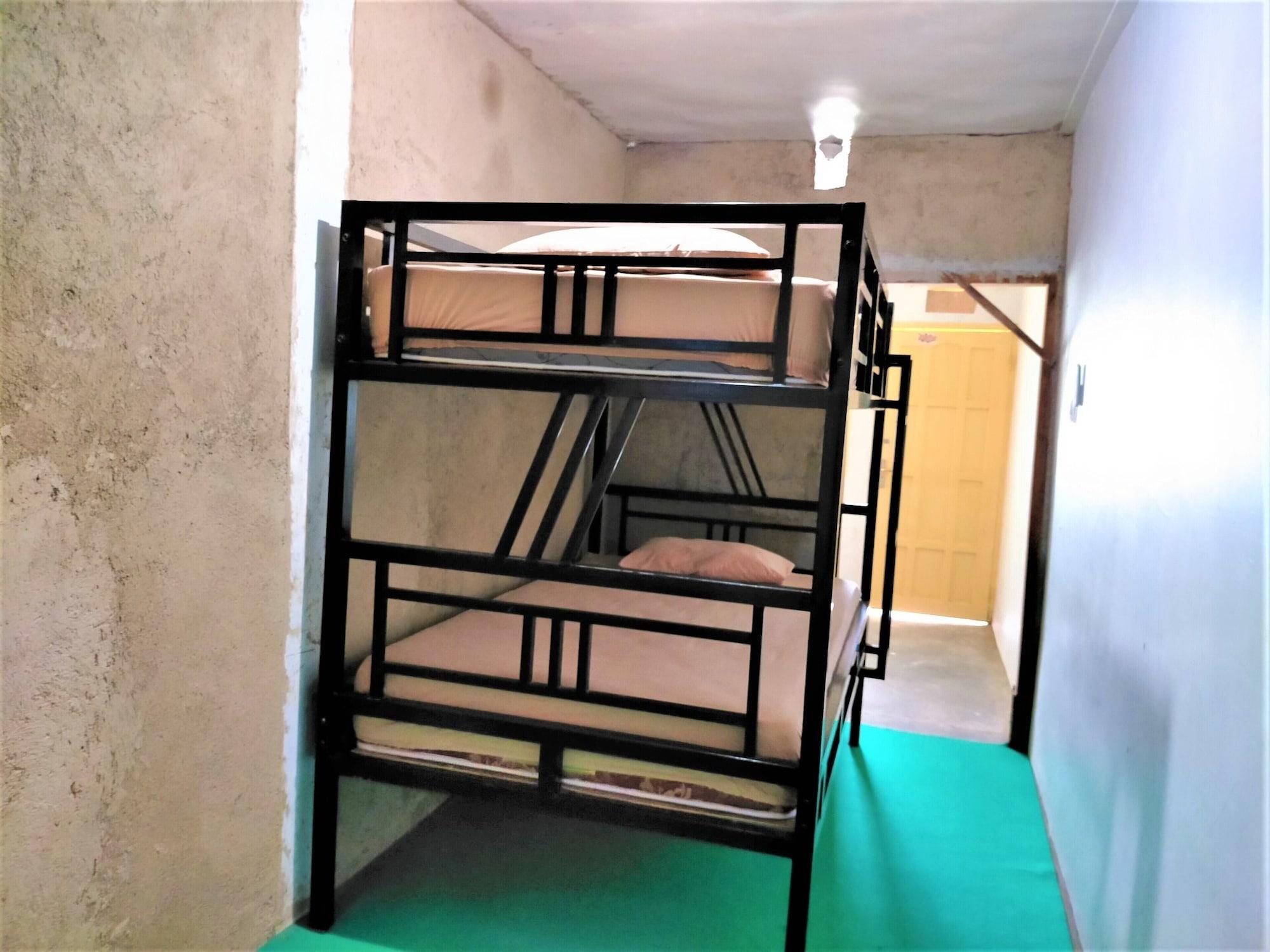 בניוואנגי Gandrung City Hostel מראה חיצוני תמונה