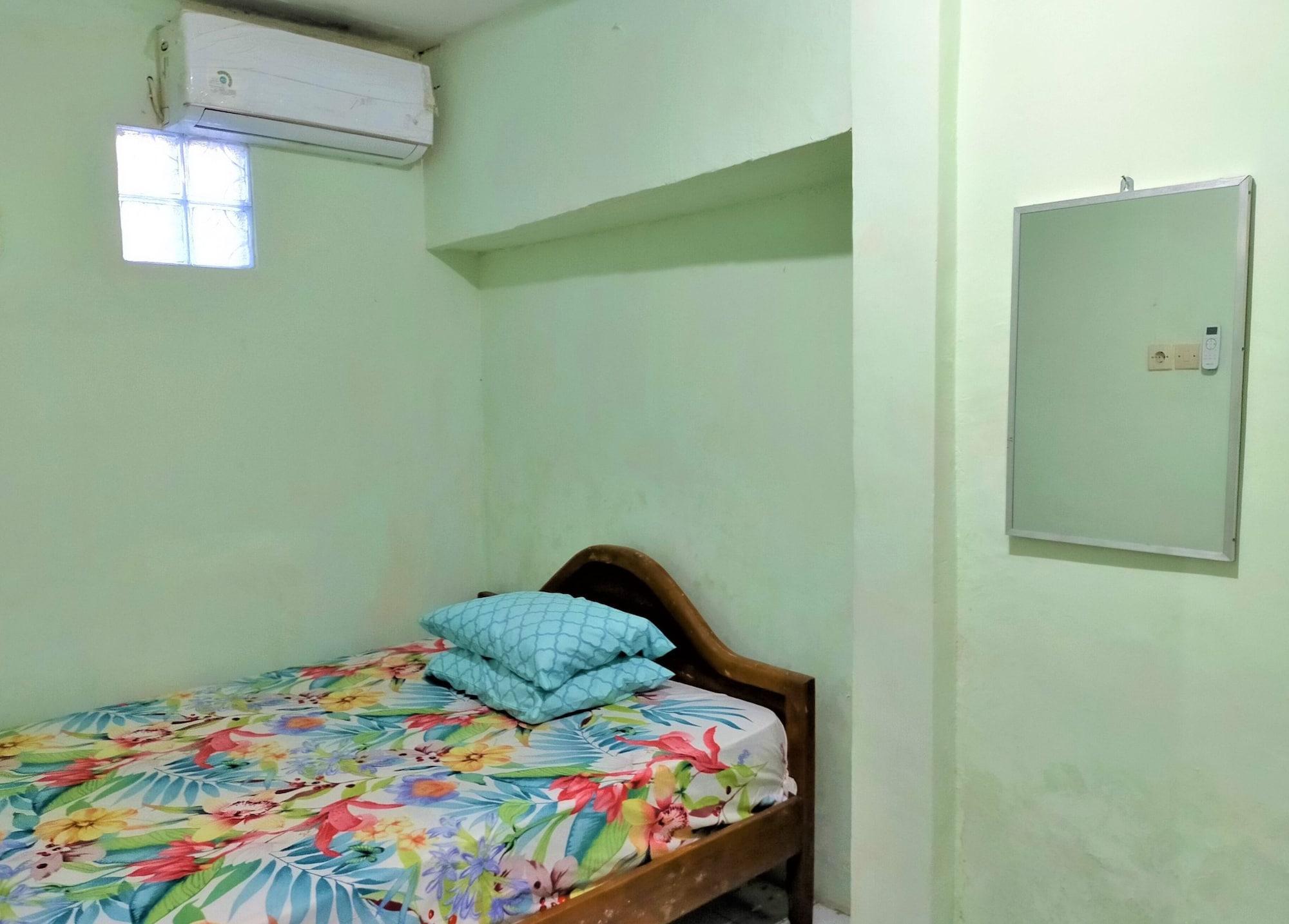 בניוואנגי Gandrung City Hostel מראה חיצוני תמונה