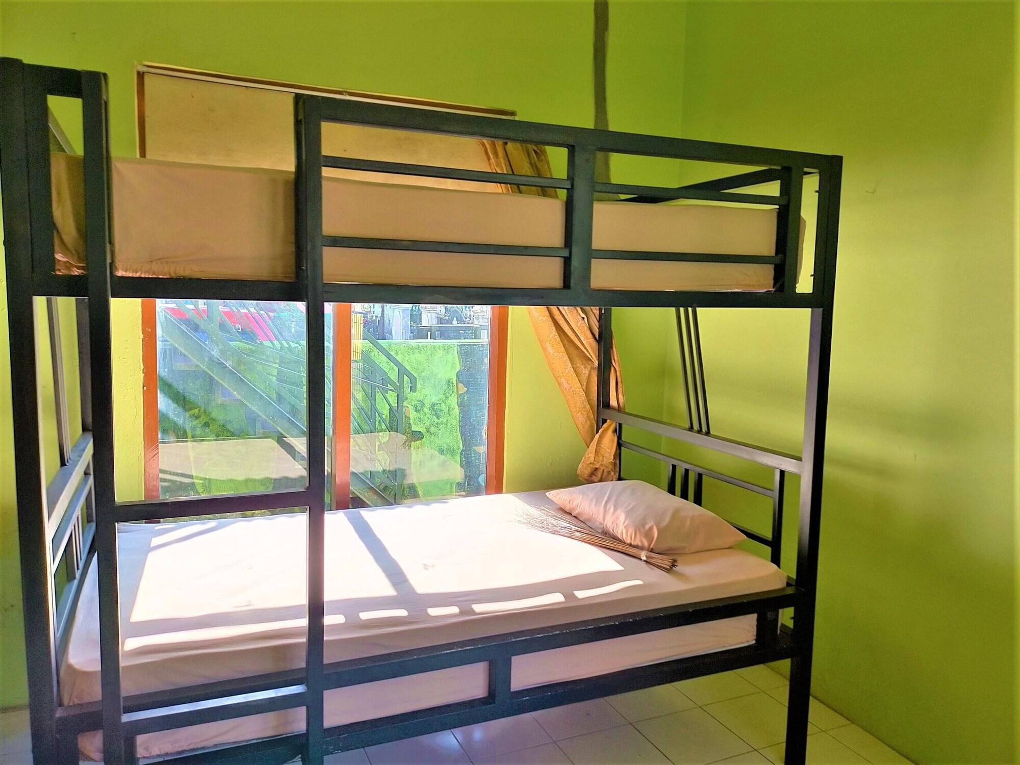 בניוואנגי Gandrung City Hostel מראה חיצוני תמונה