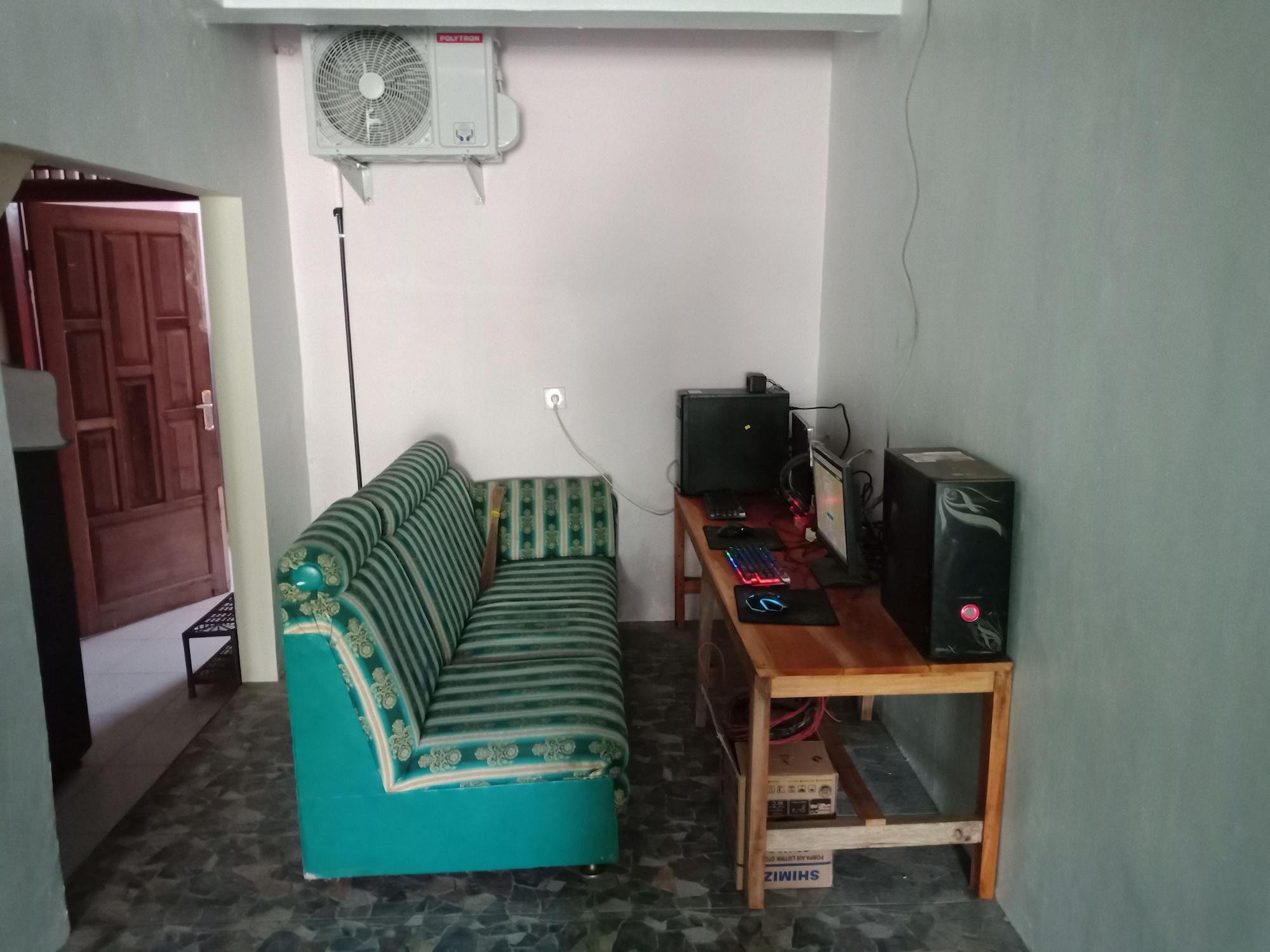 בניוואנגי Gandrung City Hostel מראה חיצוני תמונה