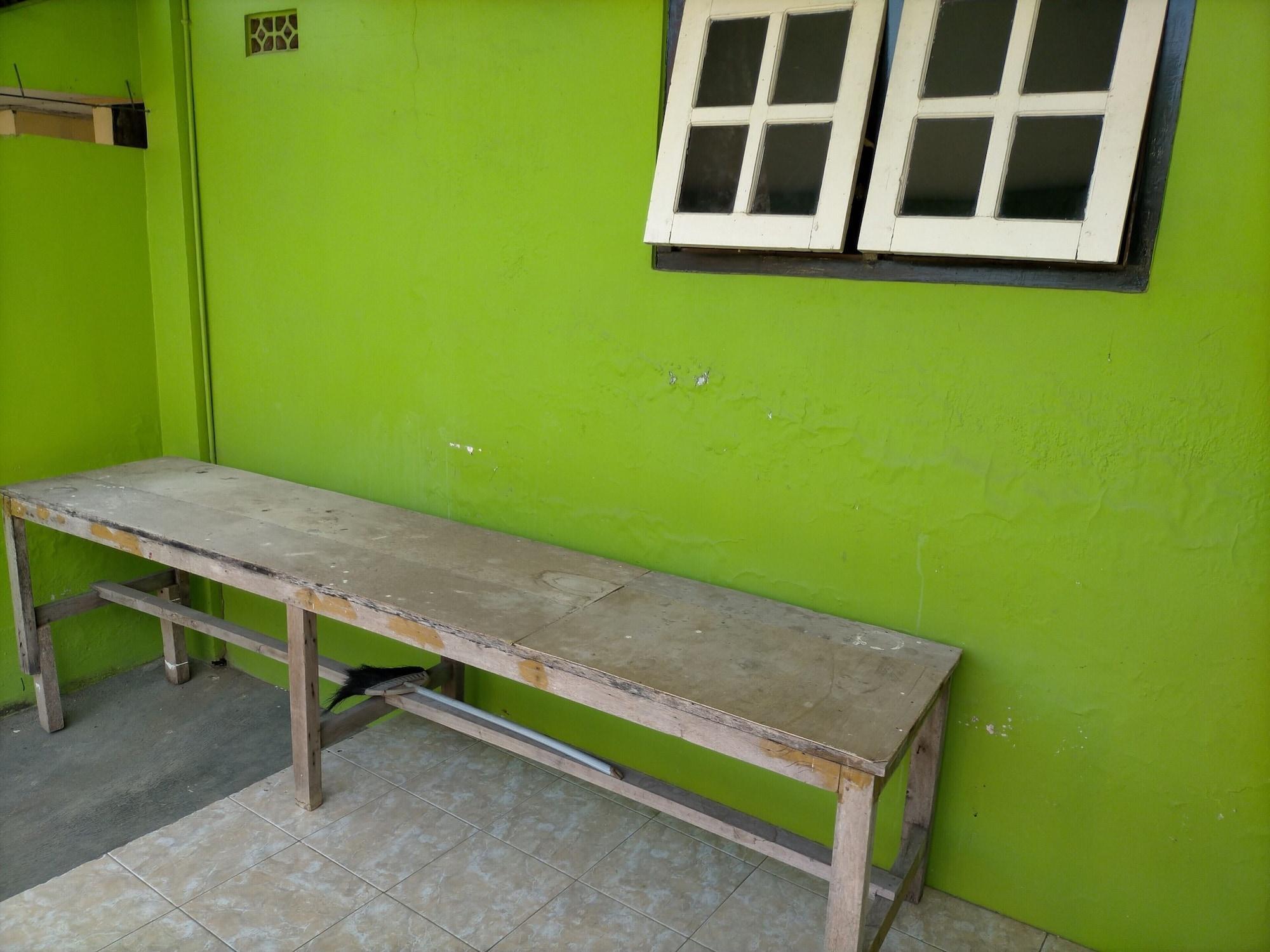 בניוואנגי Gandrung City Hostel מראה חיצוני תמונה