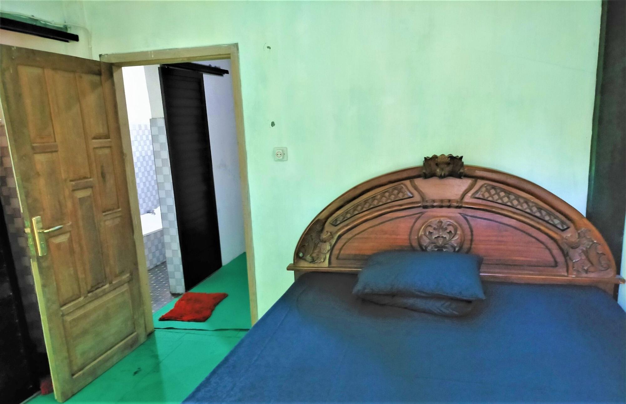 בניוואנגי Gandrung City Hostel מראה חיצוני תמונה