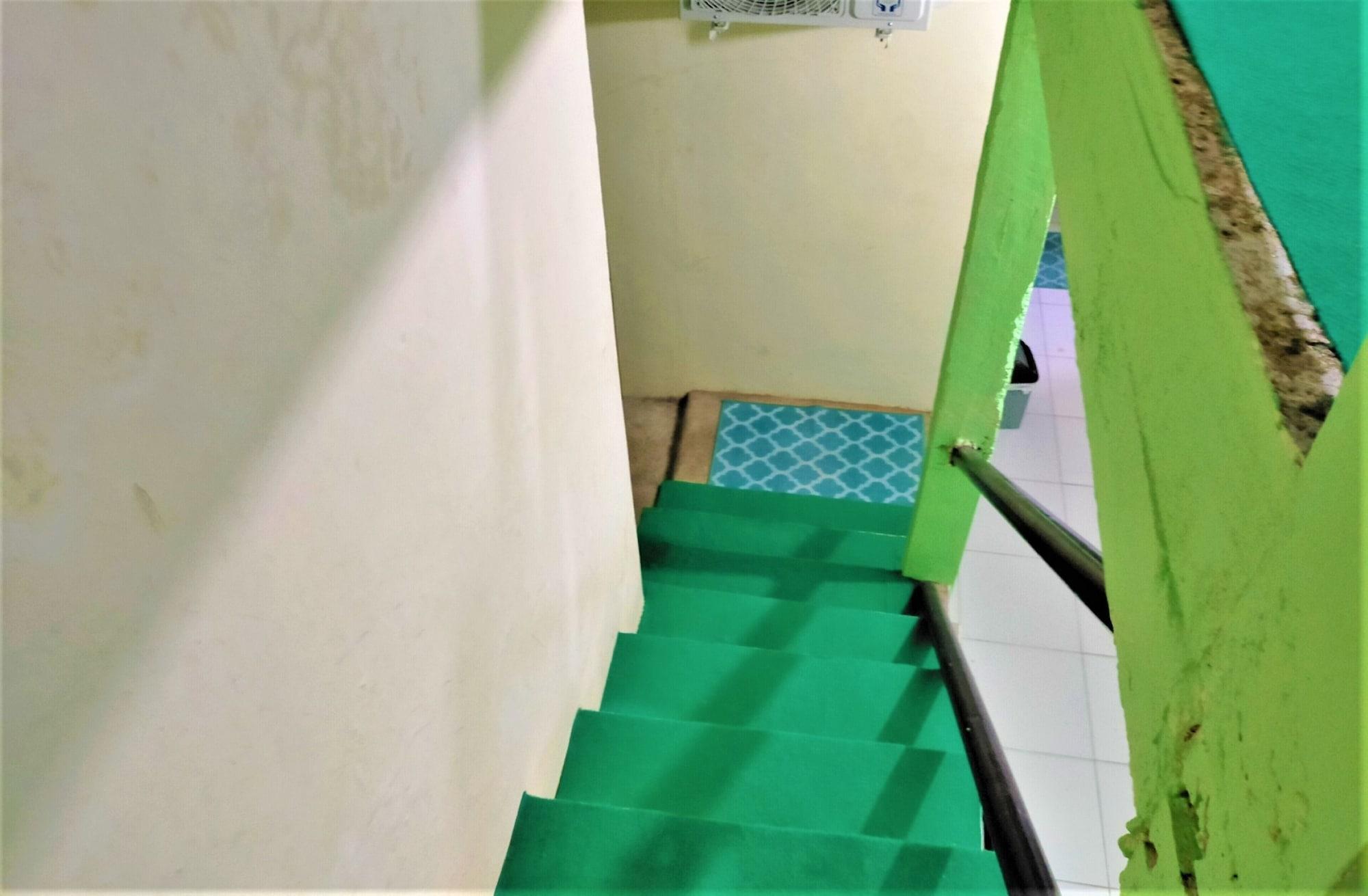 בניוואנגי Gandrung City Hostel מראה חיצוני תמונה
