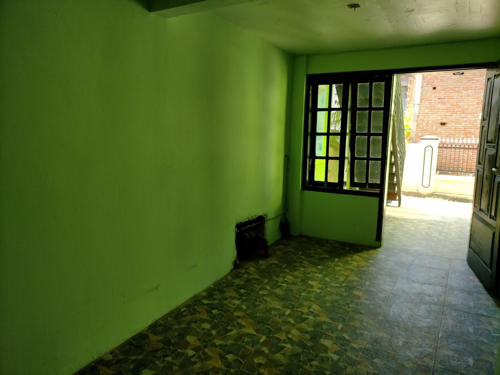 בניוואנגי Gandrung City Hostel מראה חיצוני תמונה