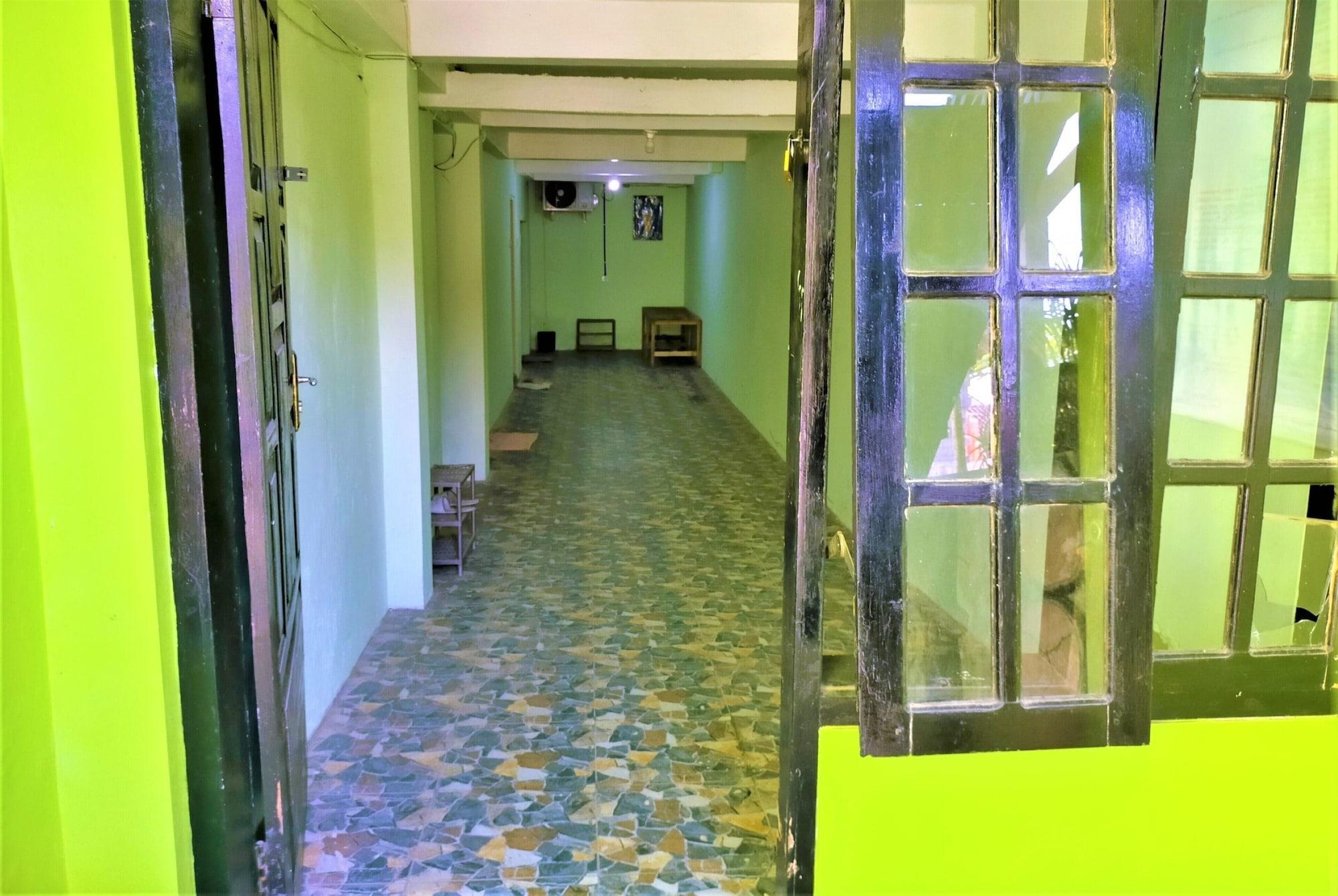 בניוואנגי Gandrung City Hostel מראה חיצוני תמונה