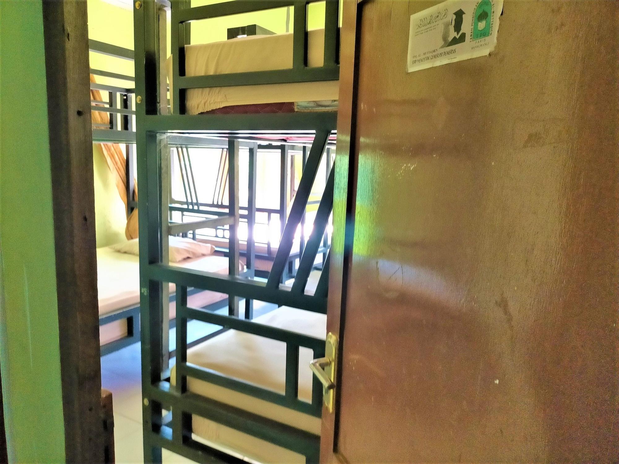 בניוואנגי Gandrung City Hostel מראה חיצוני תמונה