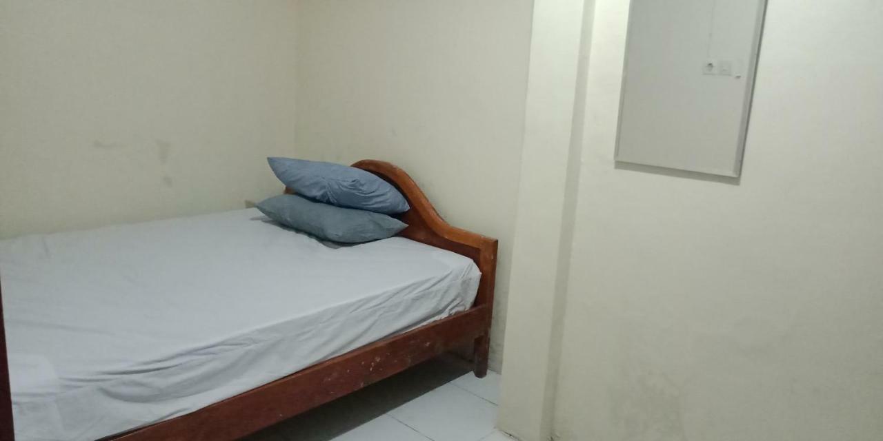 בניוואנגי Gandrung City Hostel מראה חיצוני תמונה